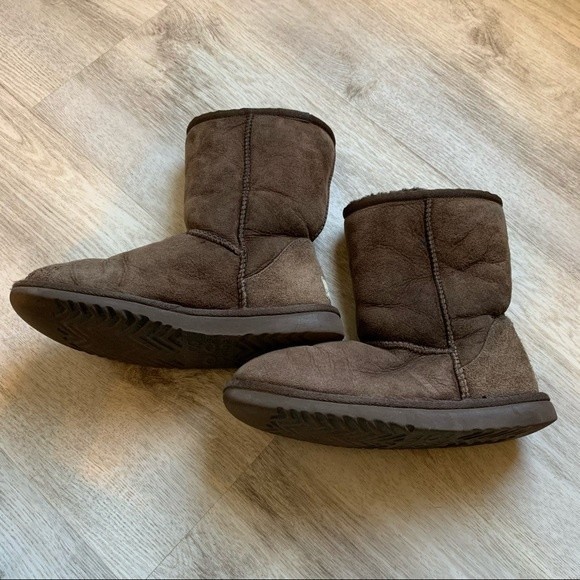 Ugg Classic Short Brown, Size 5 - Picture 4 of 7